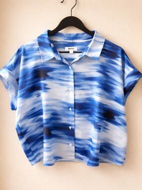 DKNY Blue and White Wave-Print Short Sleeve Button Down Shirt